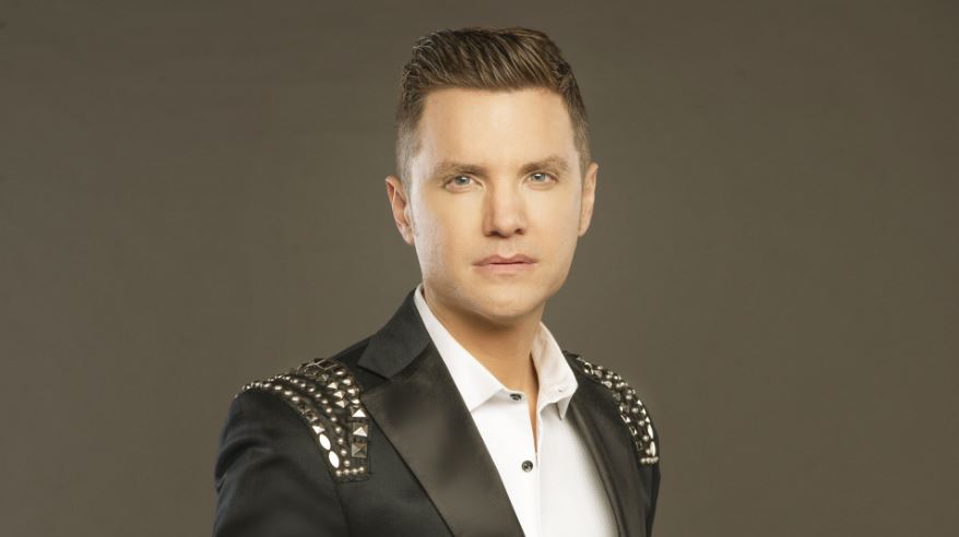 Contratar a Santiago del Moro