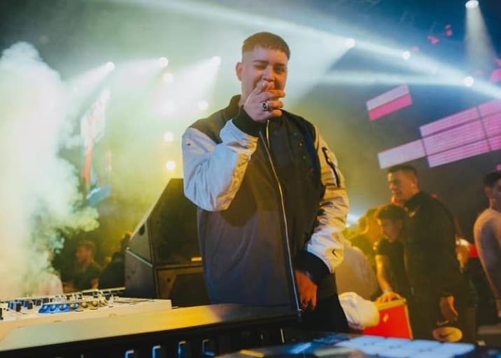 Contratar a dj kaele.